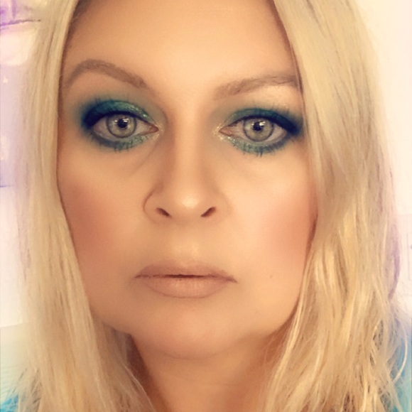 Meet your Posher, Jennifer - Picture 2 of 4